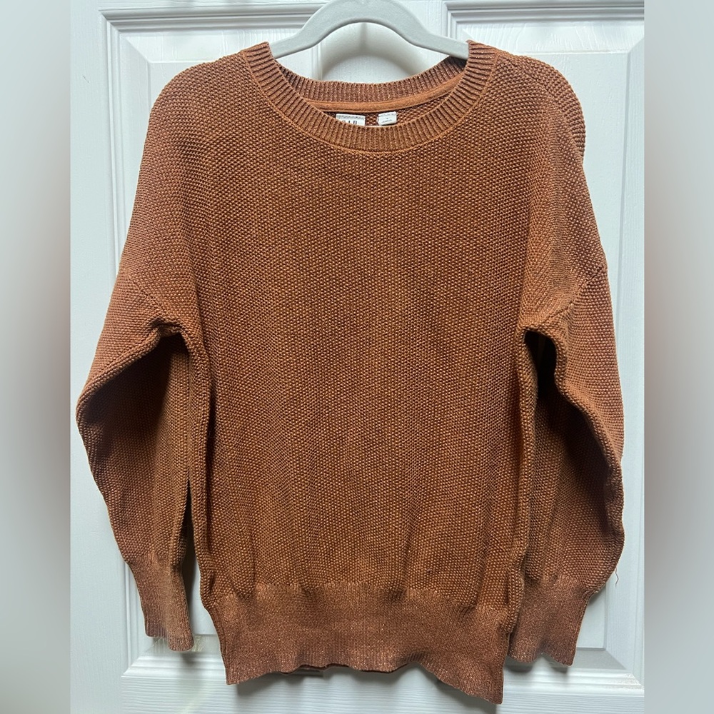 🌟2/$15 Gap crew neck sweater in camel brown with sparkle detail.
